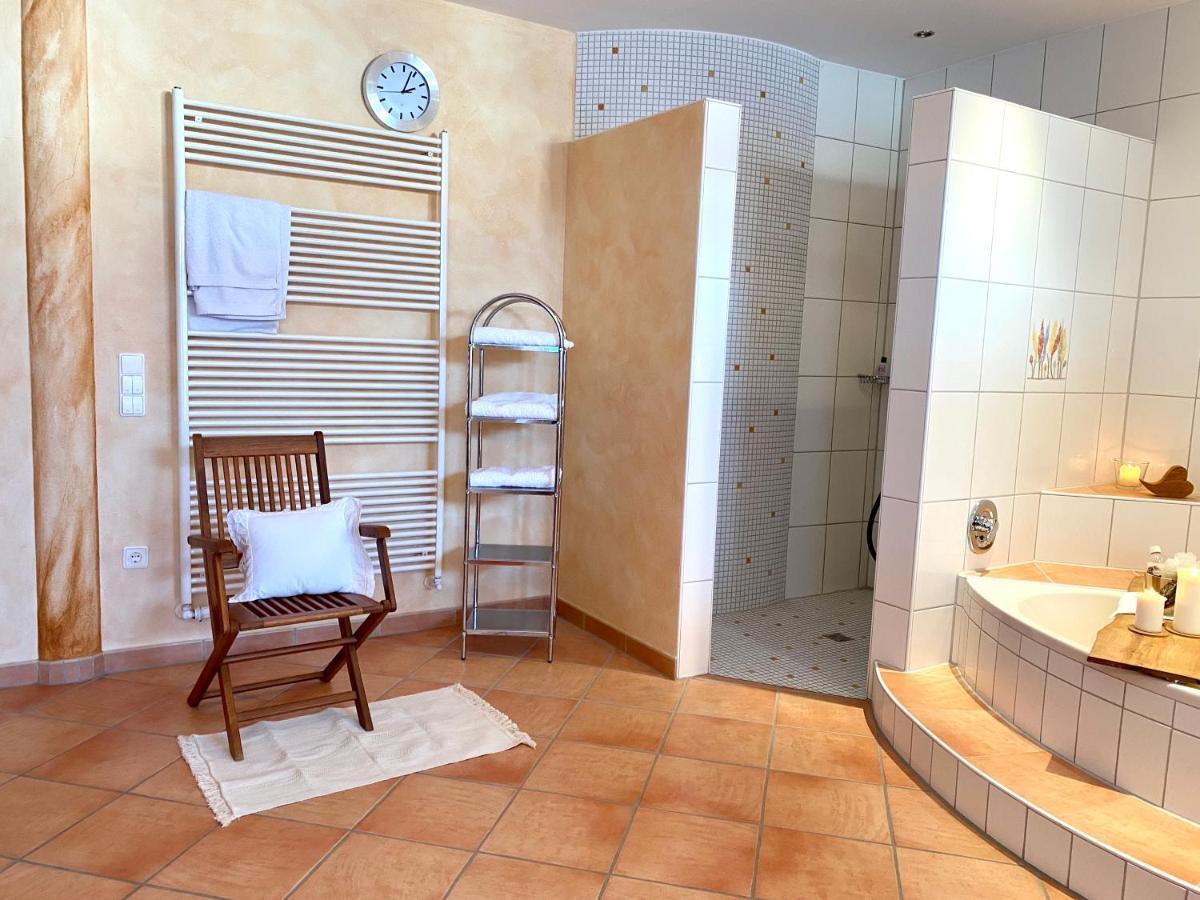 Private Spa Mit Sauna Und Whirlpool Schrozberg Kültér fotó